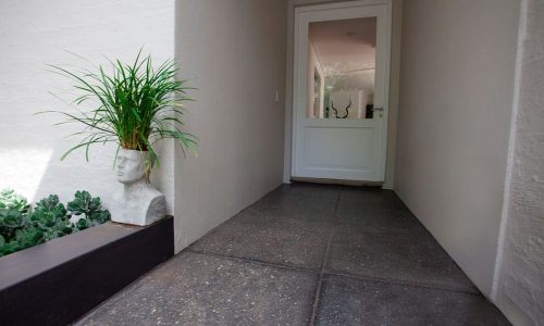 800x800x60mm-Polished-Concrete-Slab-used-at-a-walkway-entrance